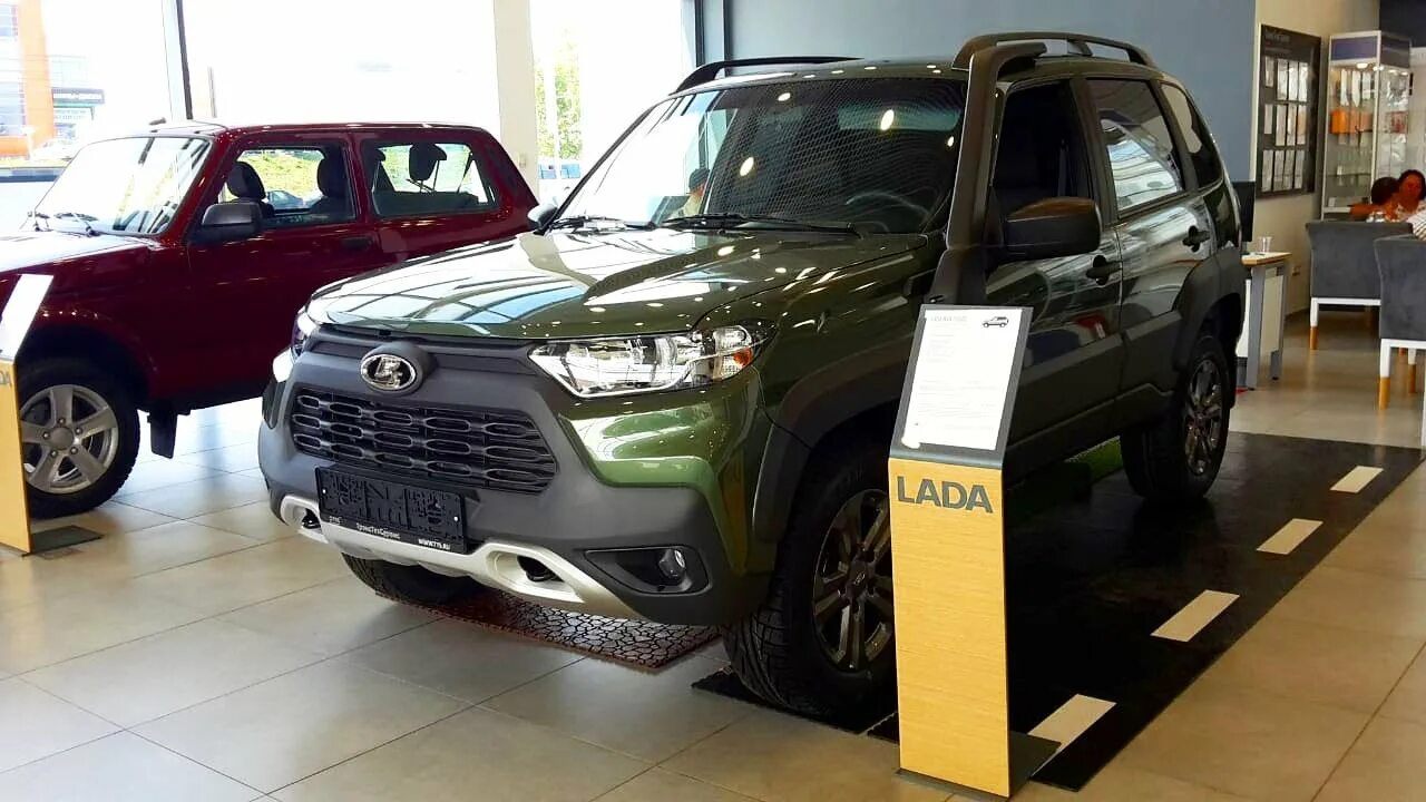 Нива тревел комфорт фото Новая LADA NIVA Travel Comfort Off road 1.7 л., 8 кл. (80 л.с.), 5 МТ в автосало