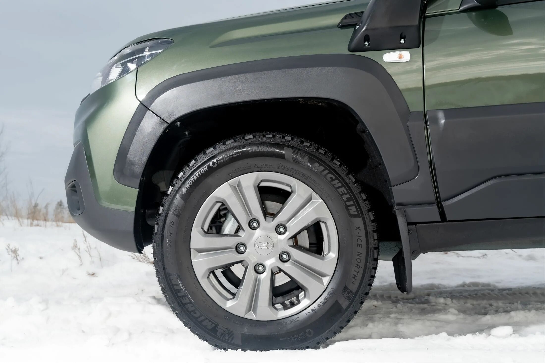 Нива тревел литые диски фото Можно ли купить подержанный Toyota RAV4 по цене новой Lada Niva Travel - Российс