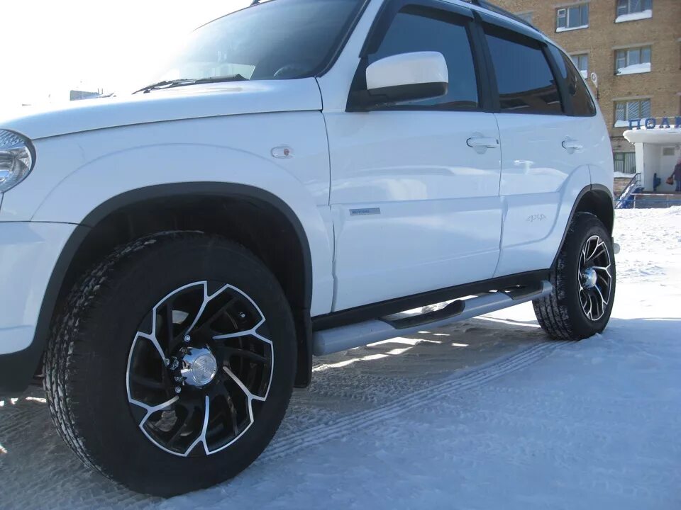 Нива тревел литые диски фото Шины, диски и БК - Chevrolet Niva, 1,7 л, 2012 года тюнинг DRIVE2