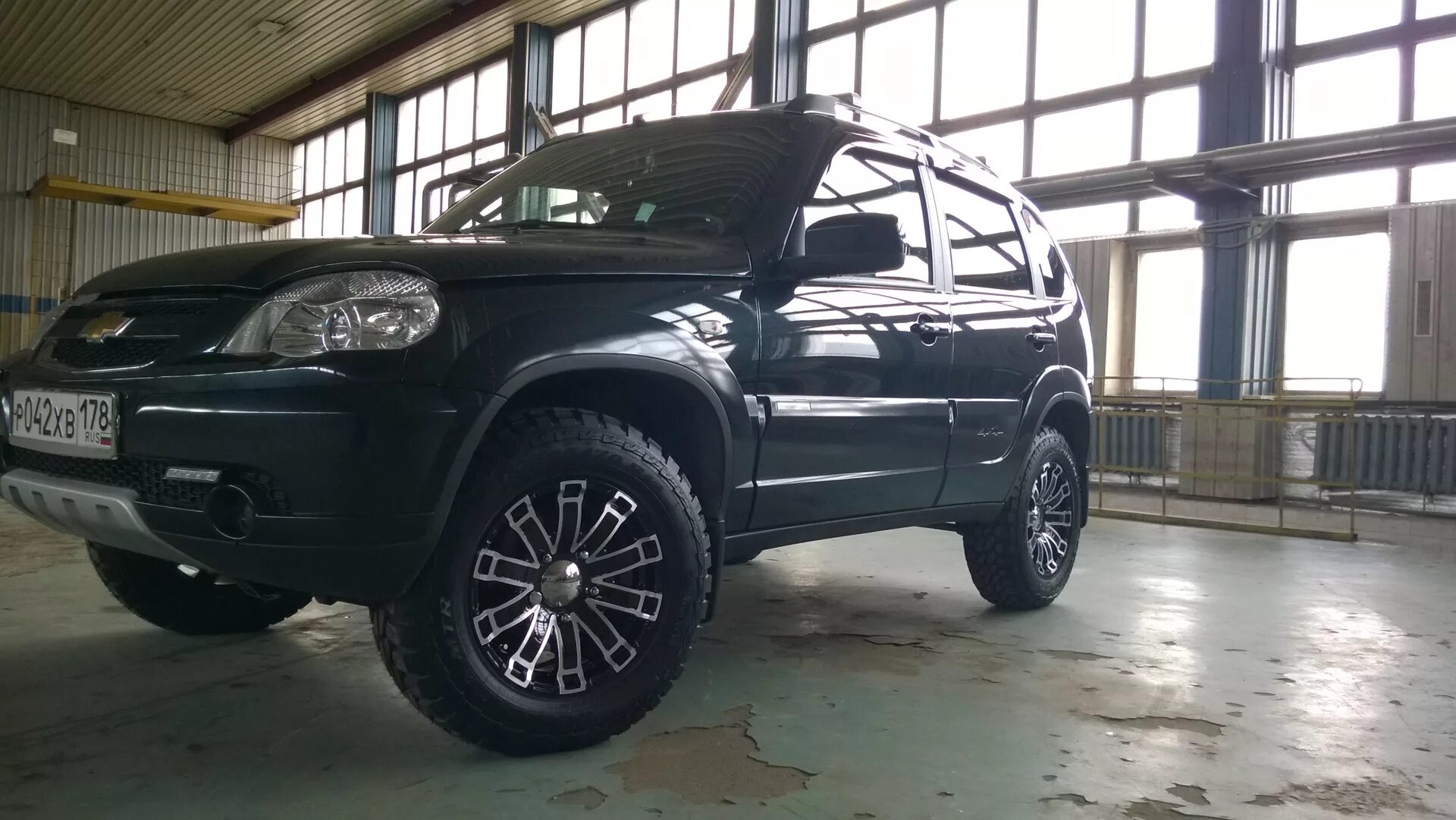 Нива тревел литые диски фото MUD колеса Pirelli Scorpion MTR + iFree Тополь - Chevrolet Niva, 1,7 л, 2014 год