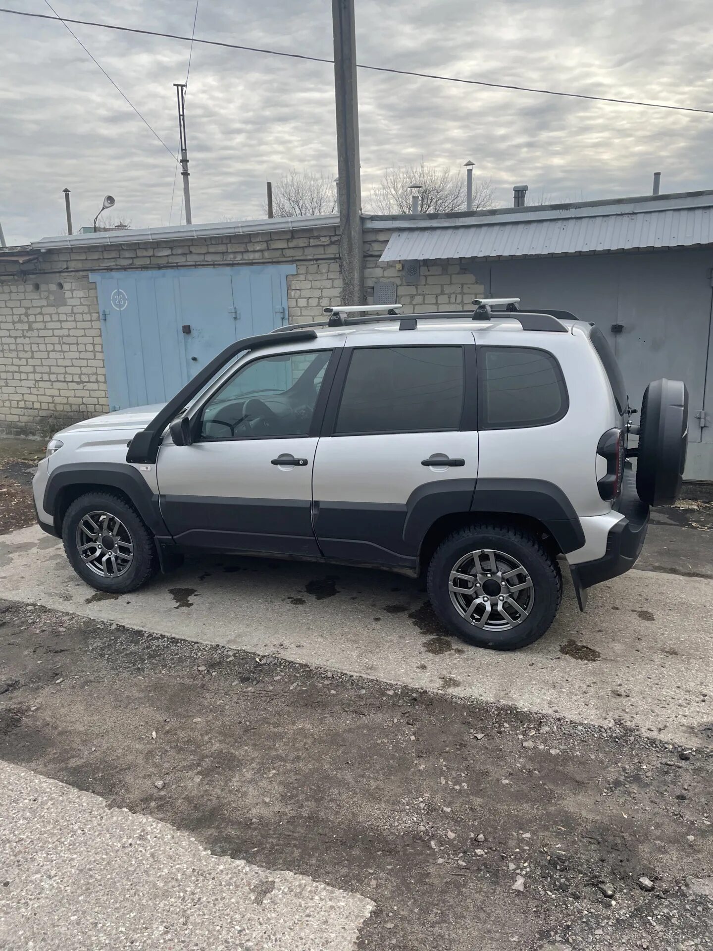 Нива тревел литые диски фото Установка зимних колёс - Lada Niva Travel, 1,7 л, 2021 года колёсные диски DRIVE
