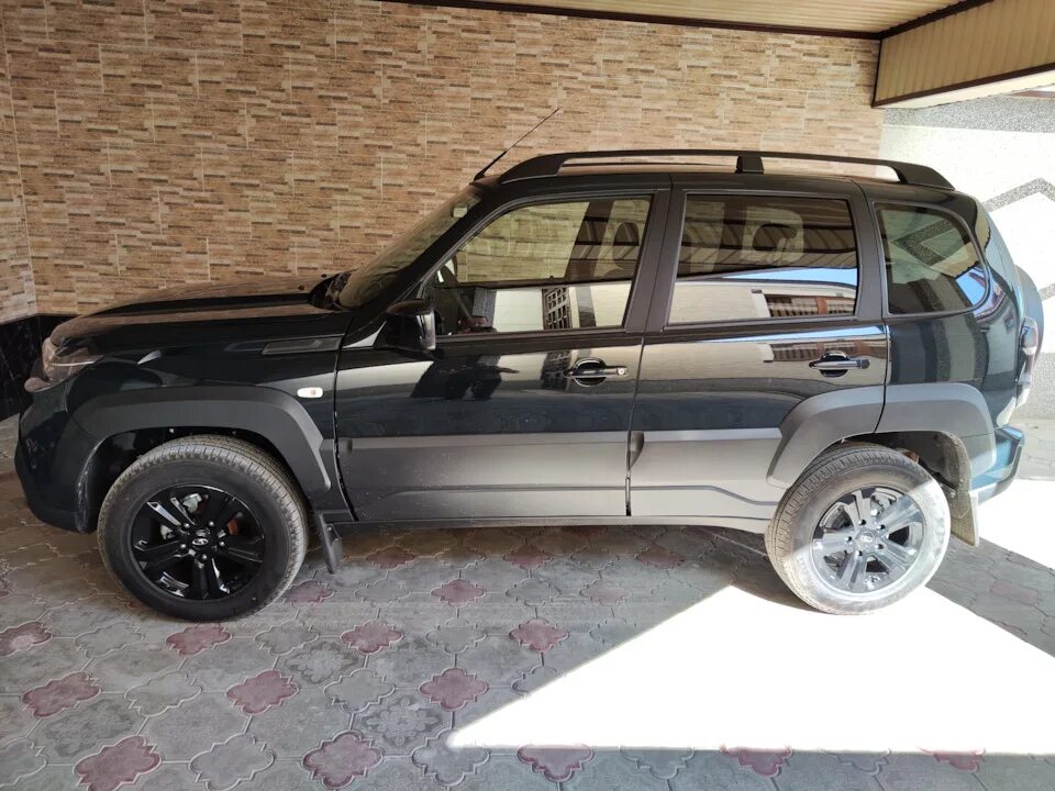 Нива тревел на 16 дисках фото Броня и диски. - Lada Niva Travel, 1,7 л, 2023 года стайлинг DRIVE2