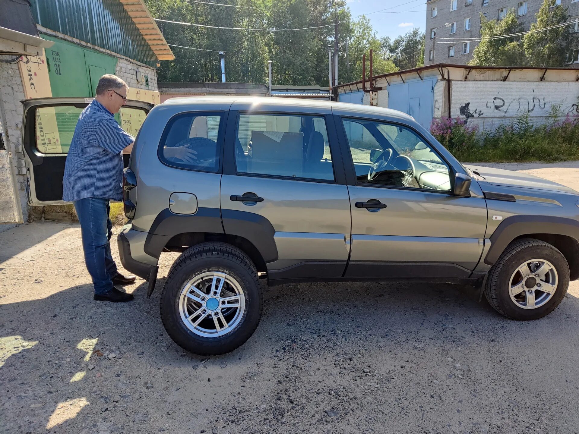 Нива тревел на 16 дисках фото А вдруг завтра зима? - Lada Niva Travel, 1,7 л, 2021 года шины DRIVE2