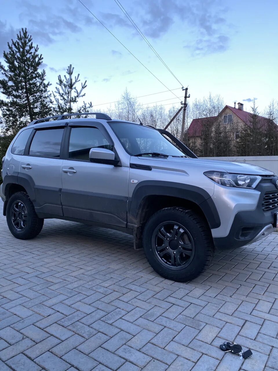 Нива тревел на 16 дисках фото Летние колёса silk L-77 и резина Cordiant All-Terrain 215/65/16 - Lada Niva Trav
