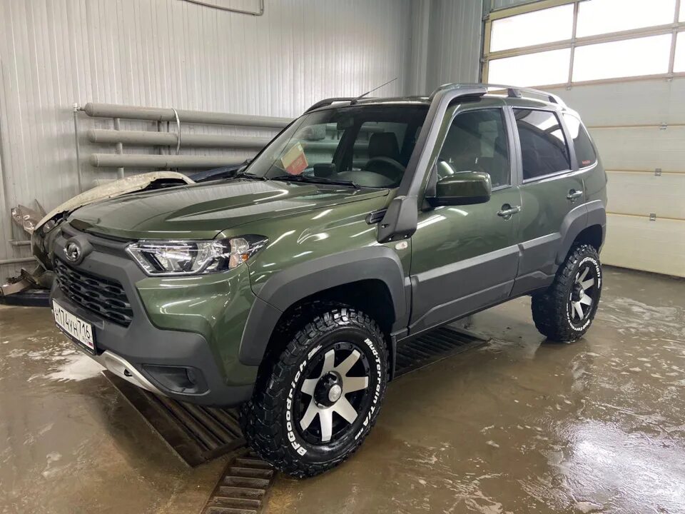 Нива тревел на 16 дисках фото Литые диски LS 881 на LADA Niva Travel - Slikshop на DRIVE2