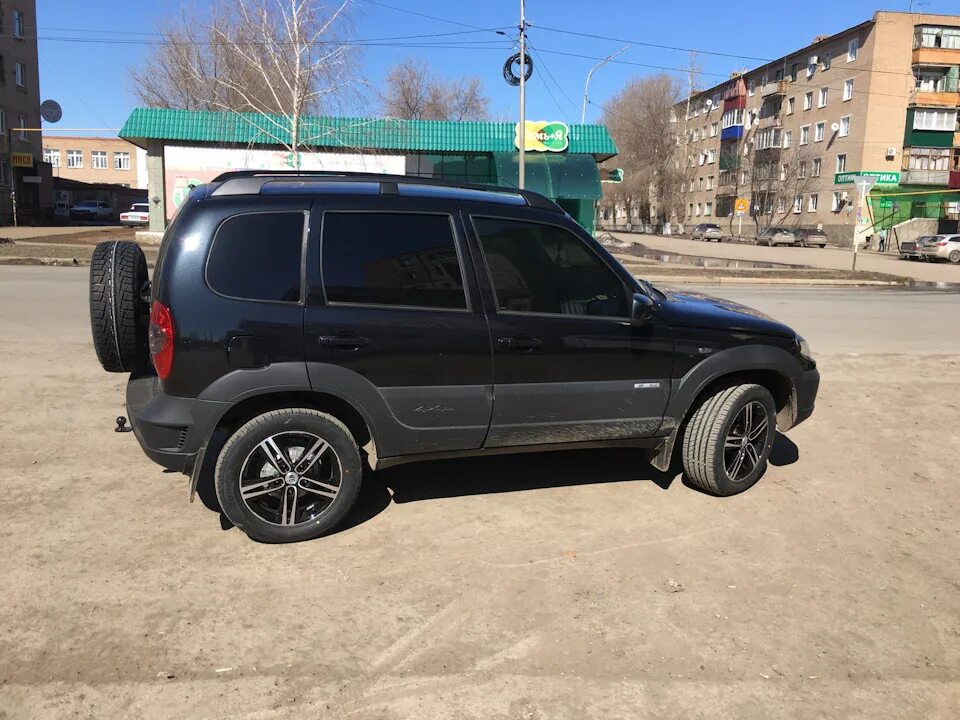 Нива тревел на 17 колесах фото Летние тапочки) - Chevrolet Niva GLX, 1,7 л, 2018 года колёсные диски DRIVE2