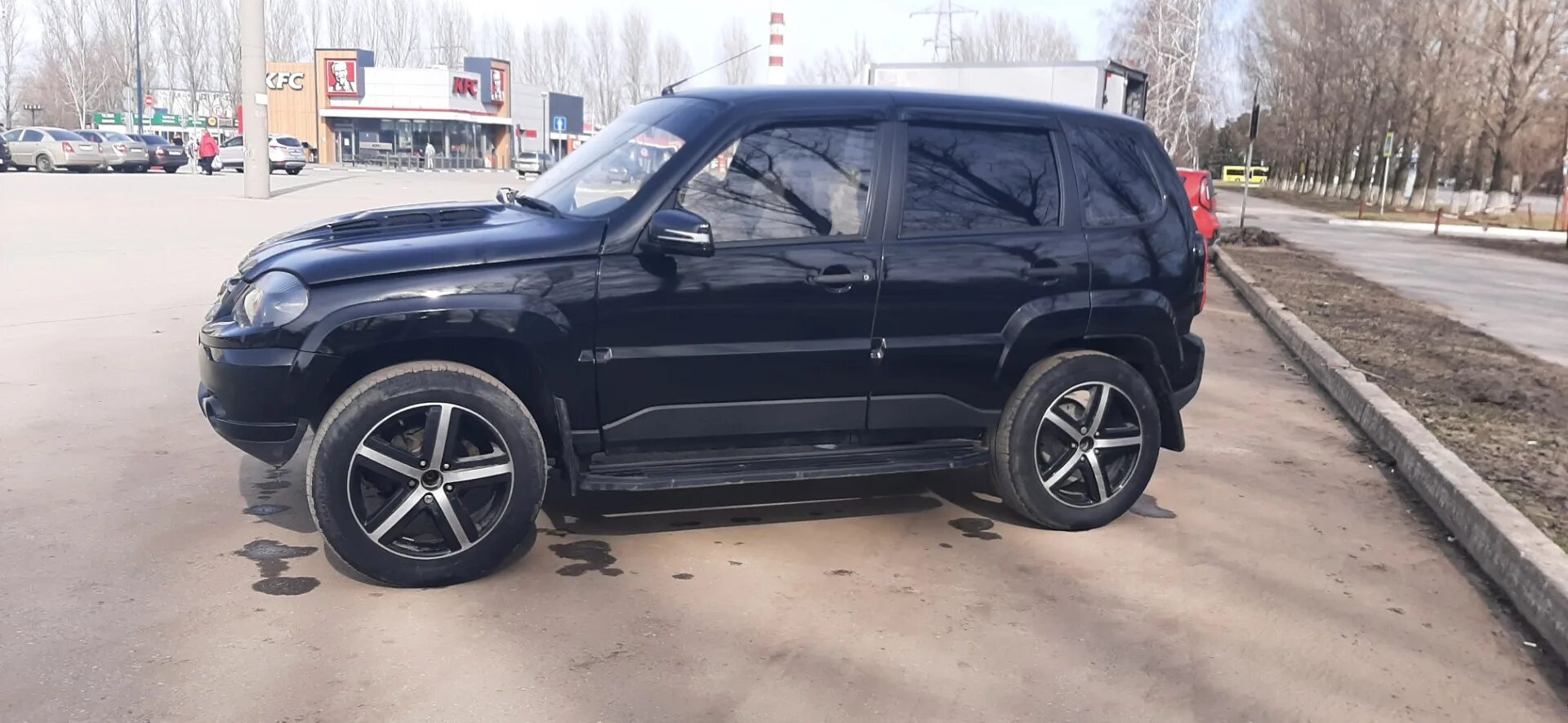 Нива тревел на 17 колесах фото Обвес Нива Travel на Ниву шевроле - Chevrolet Niva, 1,7 л, 2005 года фотография 