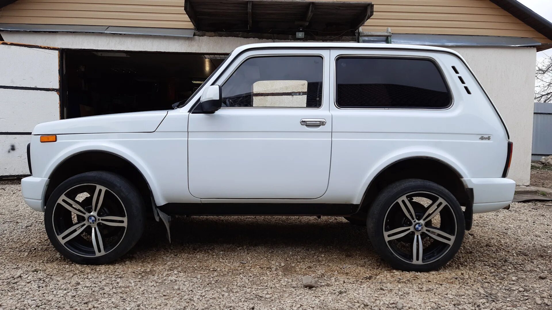 Нива тревел на 17 колесах фото Диски BMW стиль 167 на ниву - Lada 4x4 3D, 1,7 л, 2011 года колёсные диски DRIVE