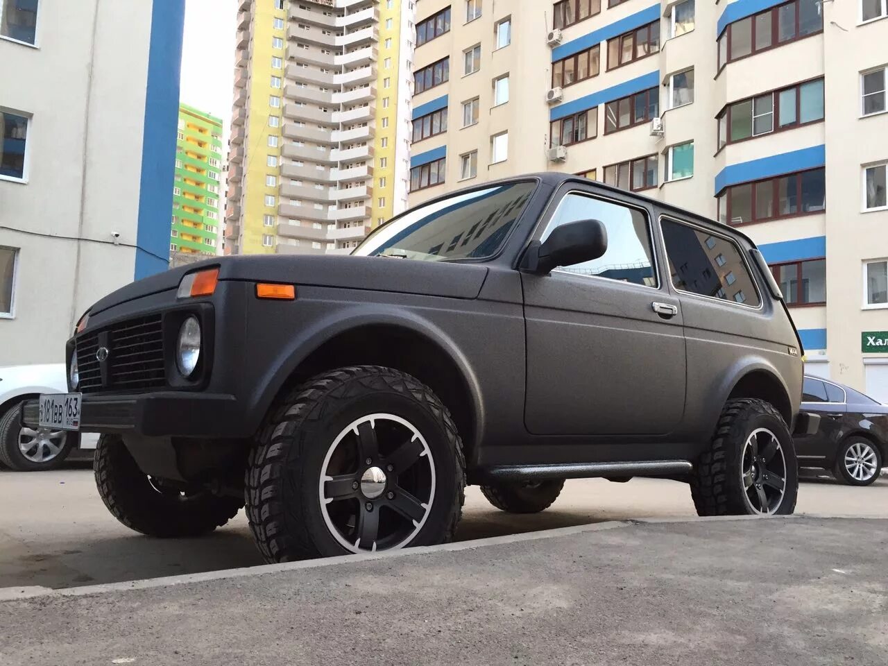 Нива тревел на черных дисках фото Сиденья от Фокуса в Ниву - Lada 4x4 3D, 1,7 л, 2011 года тюнинг DRIVE2