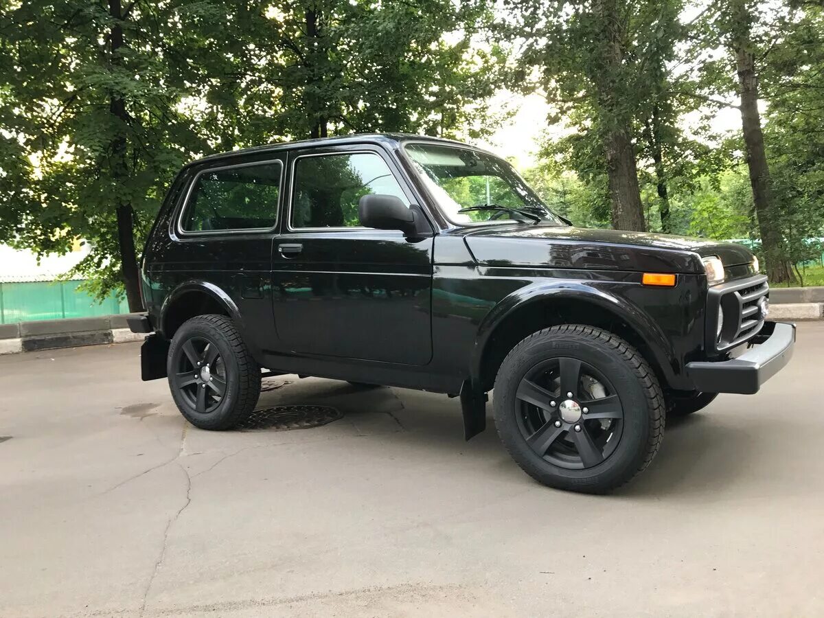 Нива тревел на черных дисках фото Купить б/у Lada (ВАЗ) 2121 (4x4) I Рестайлинг Urban 1.7 MT (83 л.с.) 4WD бензин 