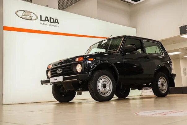 Нива тревел несси фото LADA 4x4. Цвет тёмно-зелёный "Несси 2" в наличии в БЦР Моторс. Стоимость от 510 
