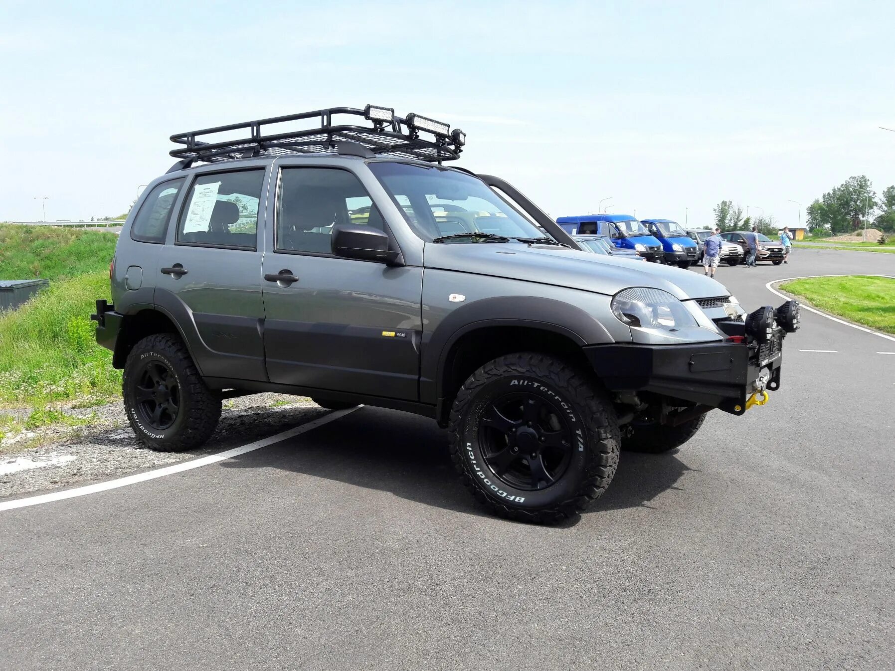 Нива тревел офф роуд тюнинг Lada Niva na tisíc způsobů. Věděli jste, že se legendární off-road prodává v tol