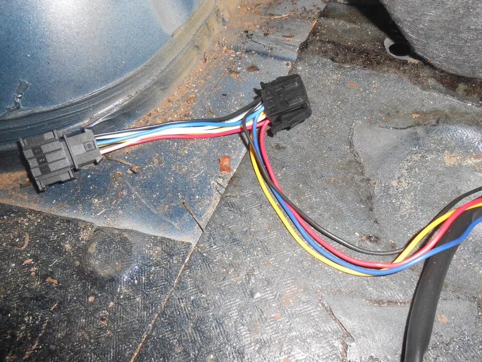 Нива тревел подключение розетки фаркопа Установка фаркопа (ТСУ) Niva Chevrolet - Chevrolet Niva, 1,7 л, 2006 года своими