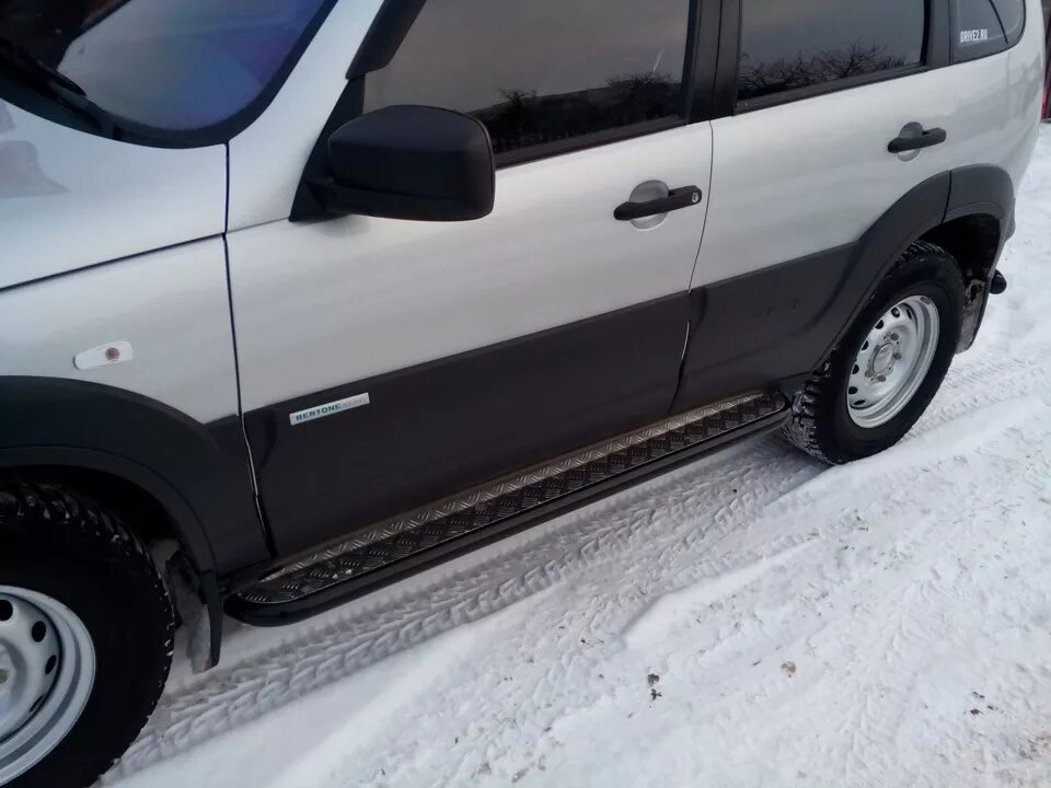 Нива тревел с усиленными порогами фото Защита бамперов и пороги - Chevrolet Niva, 1,7 л, 2013 года стайлинг DRIVE2