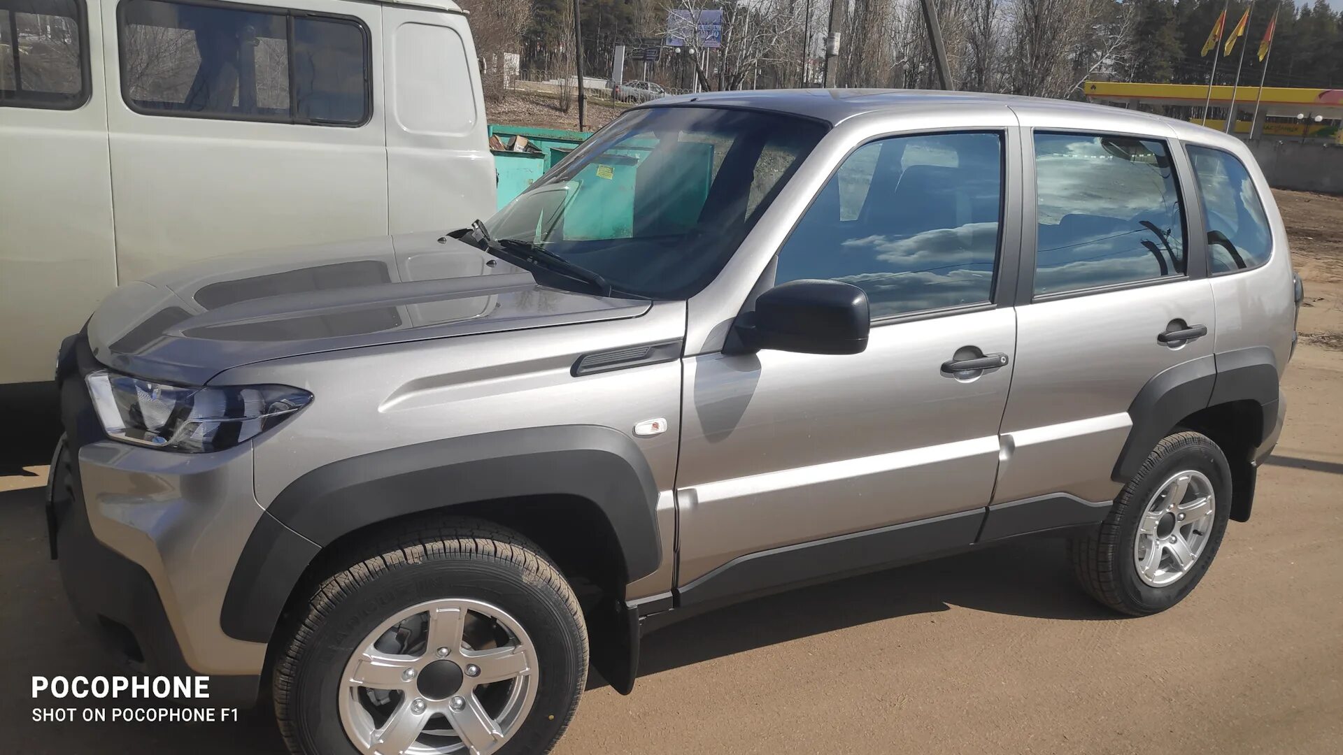 Нива тревел серая фото Lada Niva Travel 1.7 бензиновый 2021 на DRIVE2