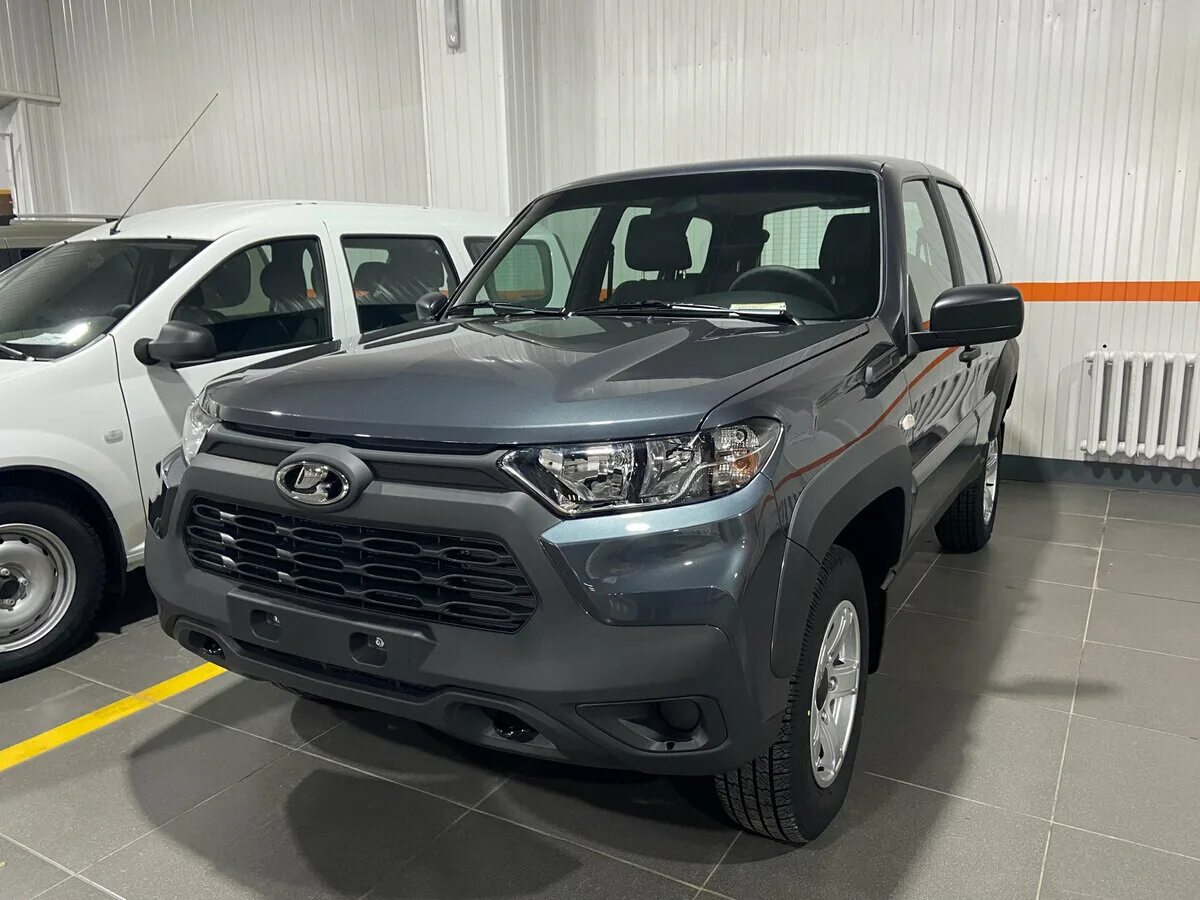 Нива тревел серая фото Купить новый Lada (ВАЗ) Niva I Рестайлинг (Travel) 1.7 MT (80 л.с.) 4WD бензин м