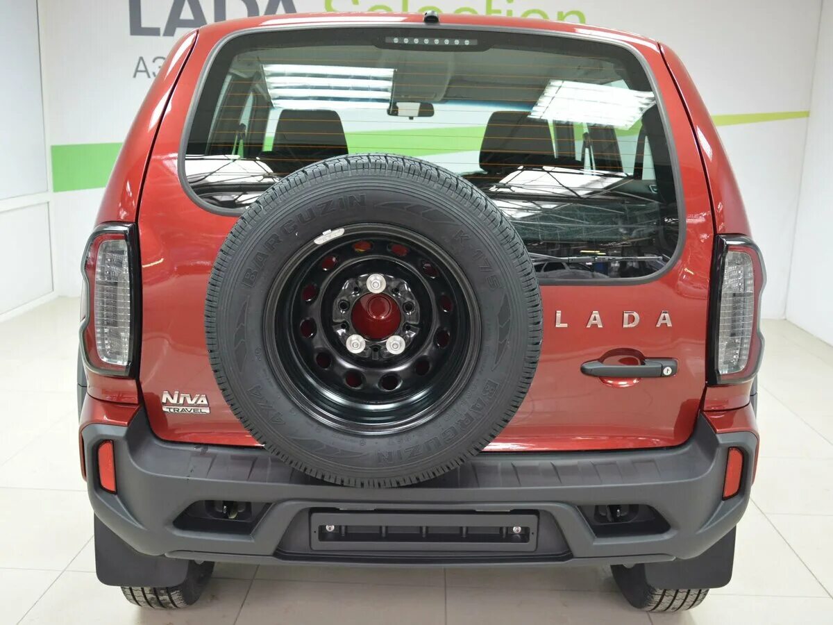 Нива тревел сзади фото Купить новый Lada (ВАЗ) Niva I Рестайлинг (Travel) 1.7 MT (80 л.с.) 4WD бензин м