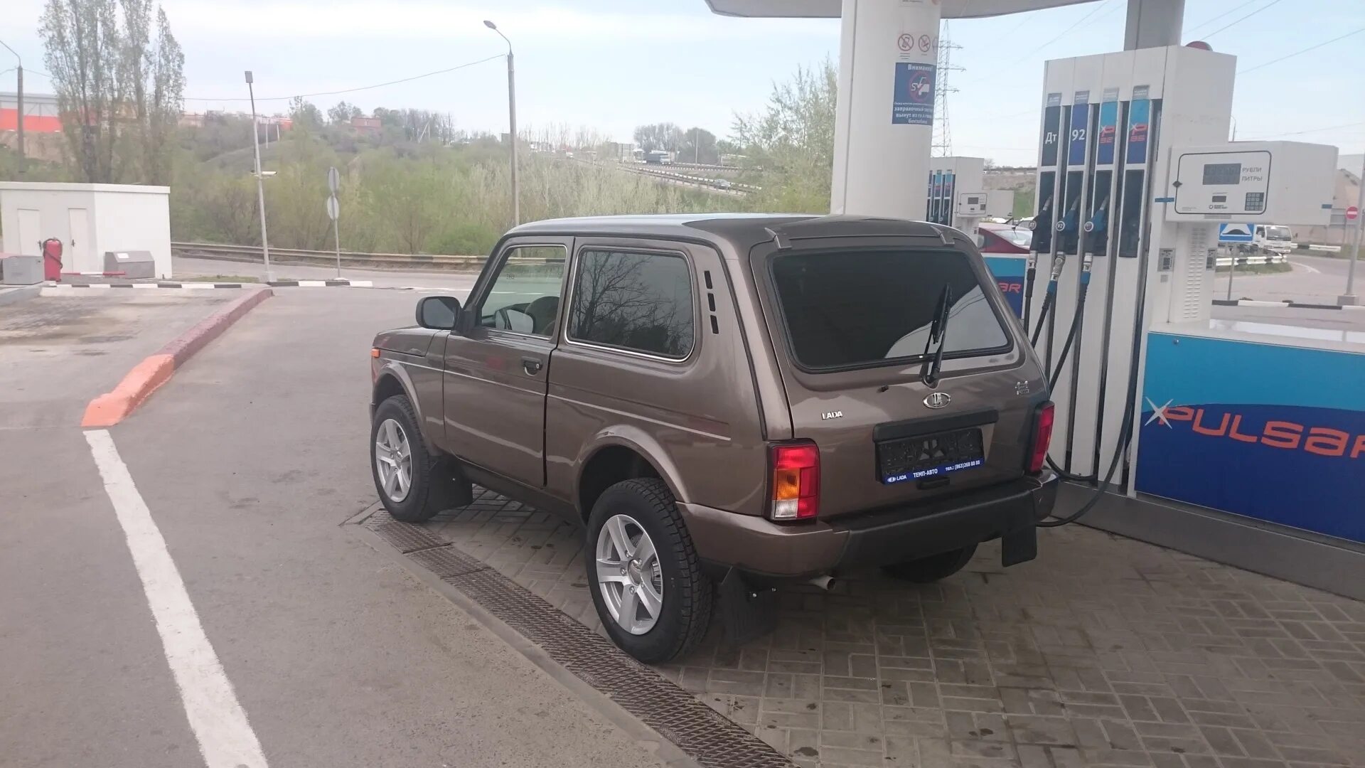 Нива тревел цвет кориандр фото Lada 4x4 3D 1.7 бензиновый 2015 URBAN на DRIVE2