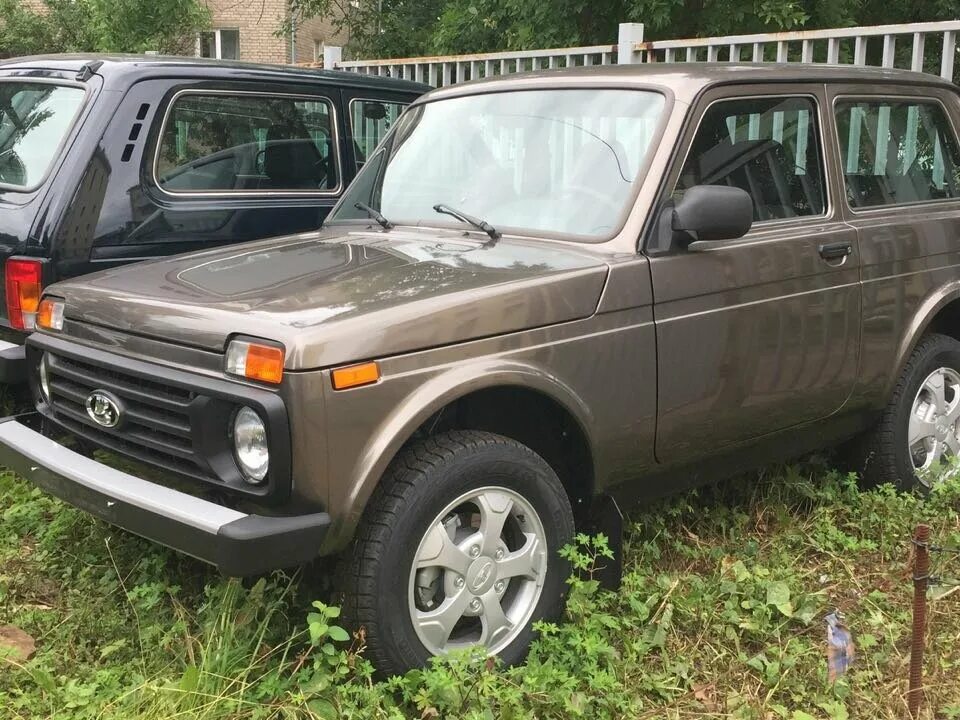 Нива тревел цвет кориандр фото Купить новый Lada (ВАЗ) 2121 (4x4) I Рестайлинг 1.7 MT (83 л.с.) 4WD бензин меха