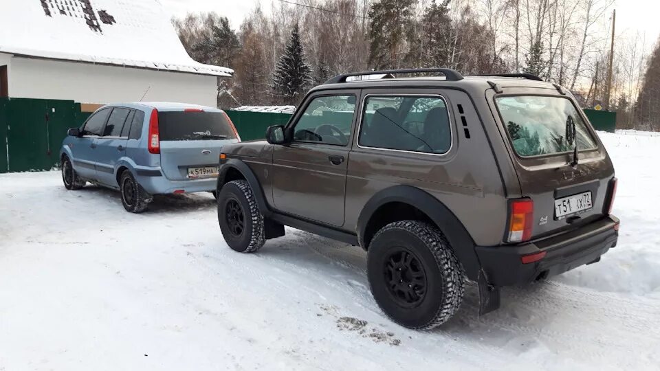 Нива тревел цвет кориандр фото Lada 4x4 3D 1.7 бензиновый 2019 4х4 BRONTO на DRIVE2