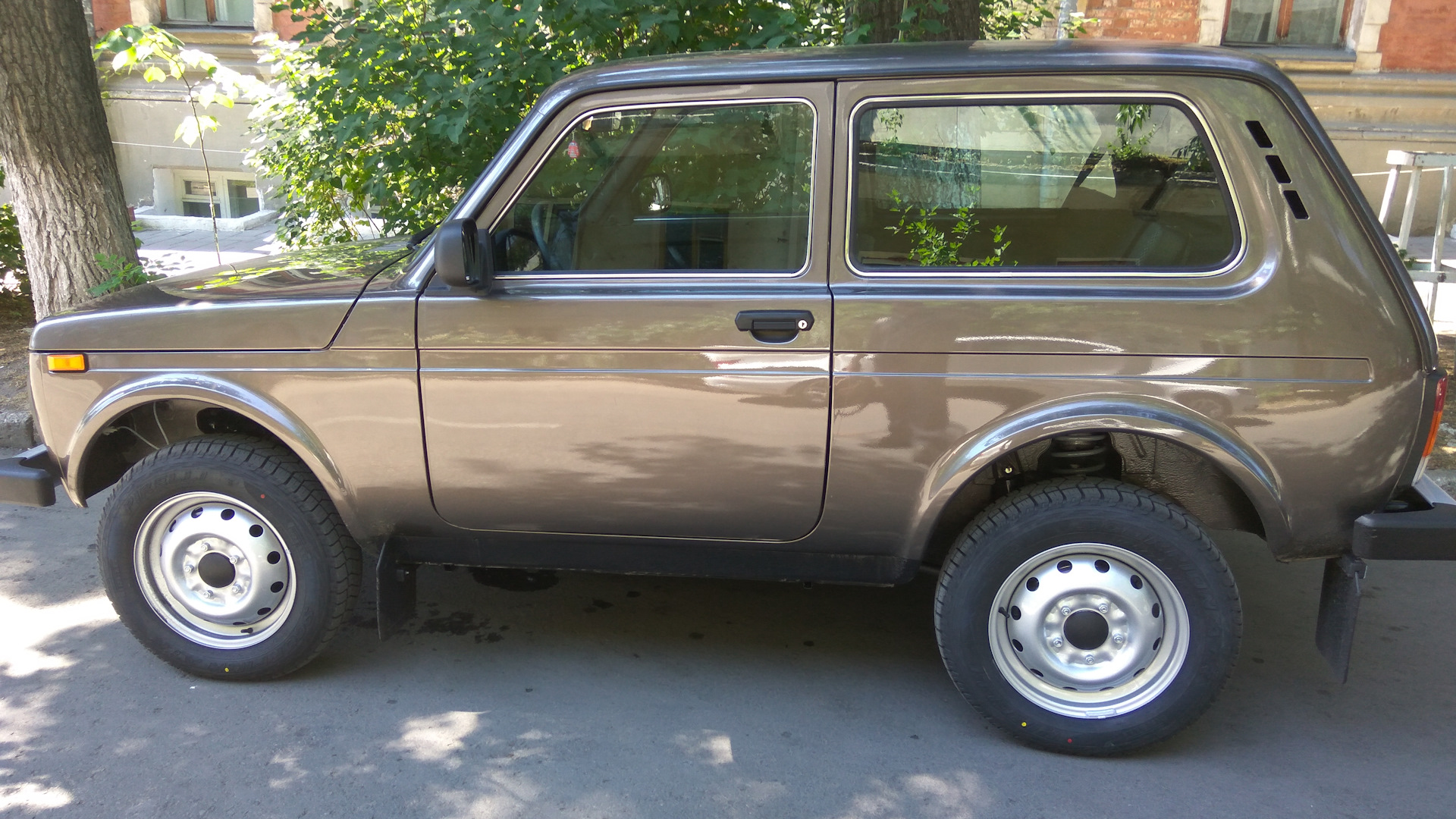 Нива тревел цвет кориандр фото Lada 4x4 3D 1.7 бензиновый 2018 Цвет Кориандр на DRIVE2