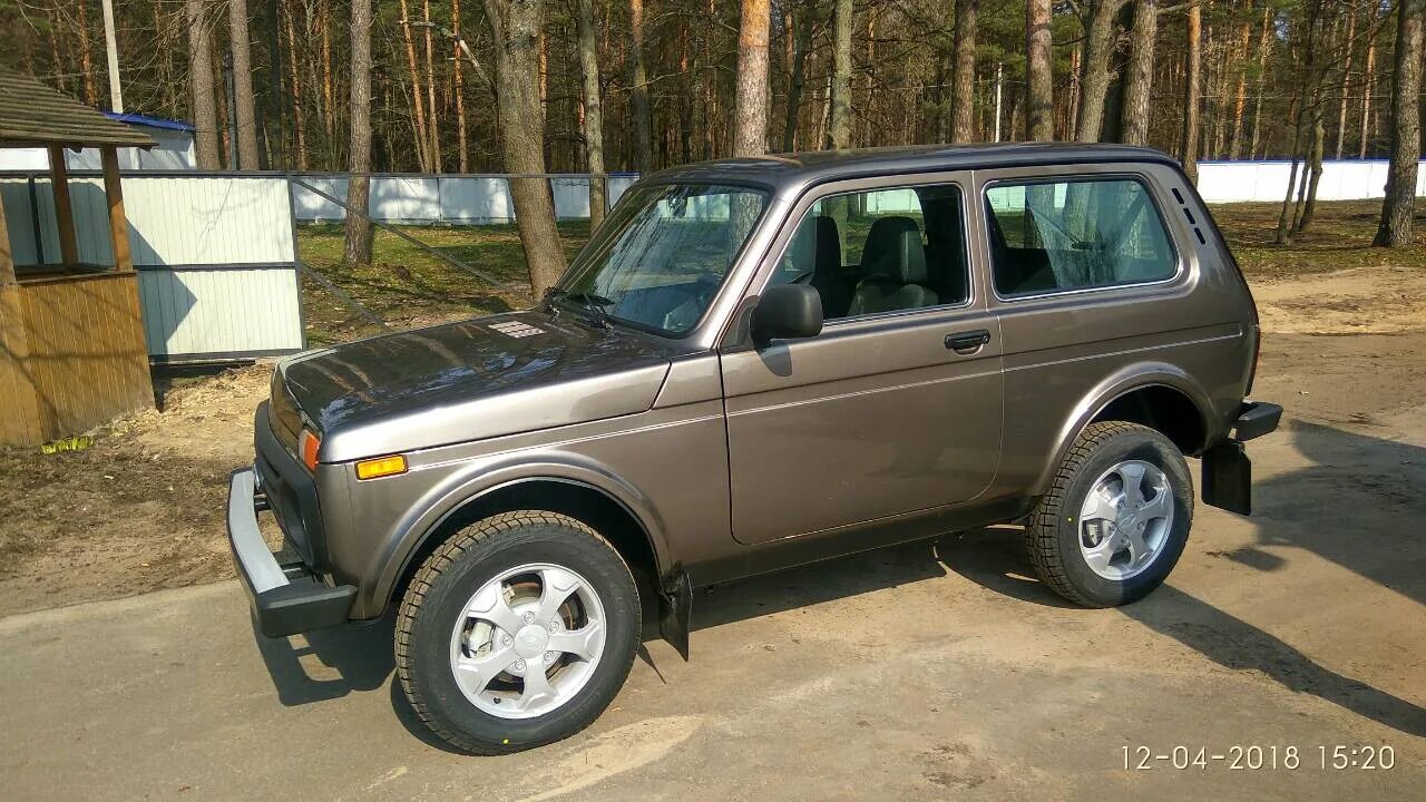 Нива тревел цвет кориандр фото Lada 4x4 3D 1.7 бензиновый 2018 Кориандр на DRIVE2