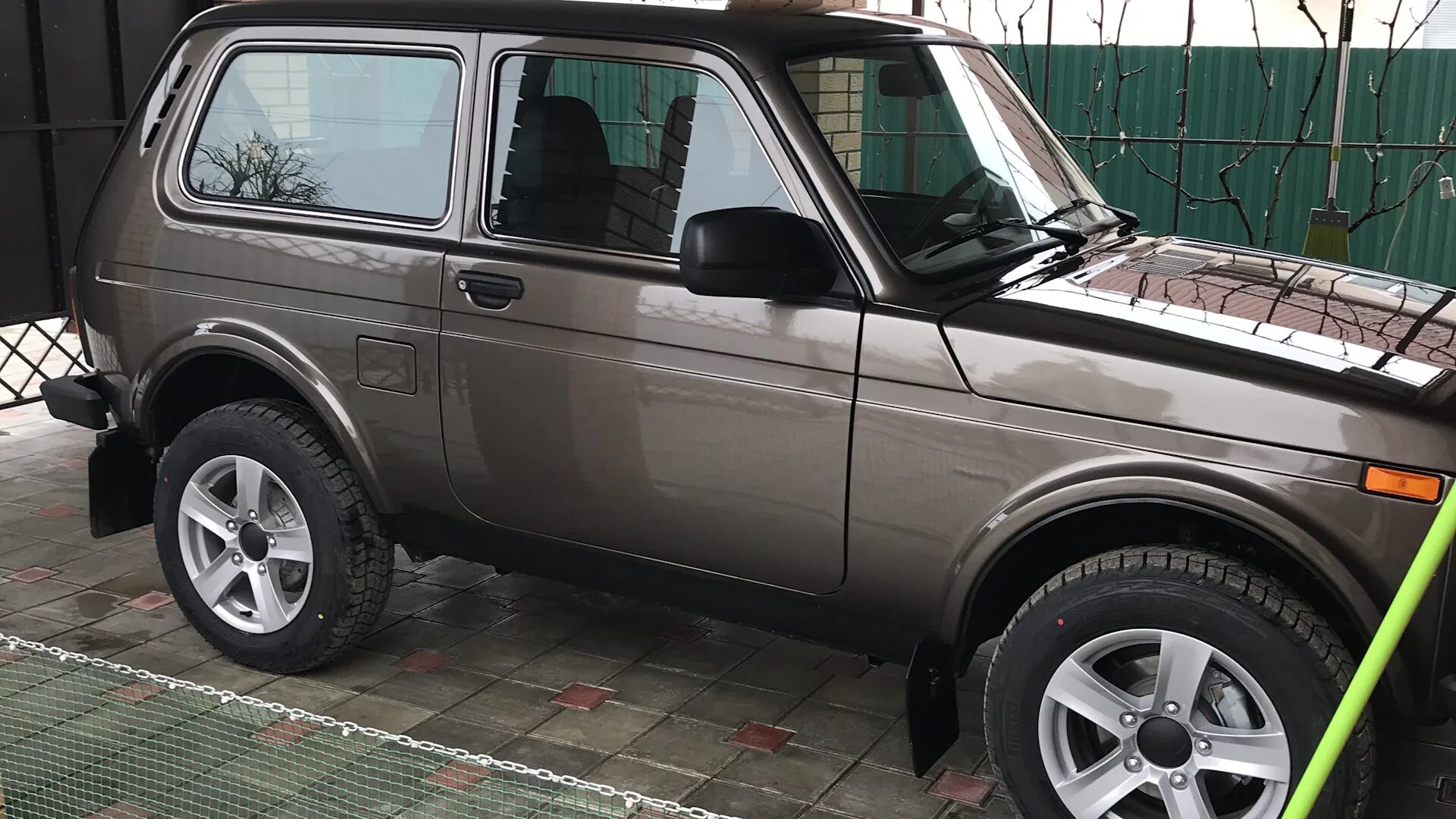 Нива тревел цвет кориандр фото Lada 4x4 3D 1.7 бензиновый 2019 Цвет кориандр на DRIVE2