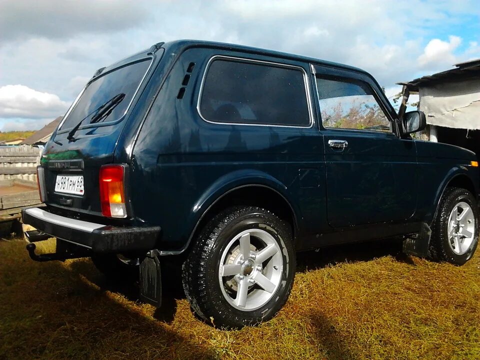 Нива тревел цвет несси фото Водные процедуры или мойка выходного дня. - Lada 4x4 3D, 1,7 л, 2012 года мойка 