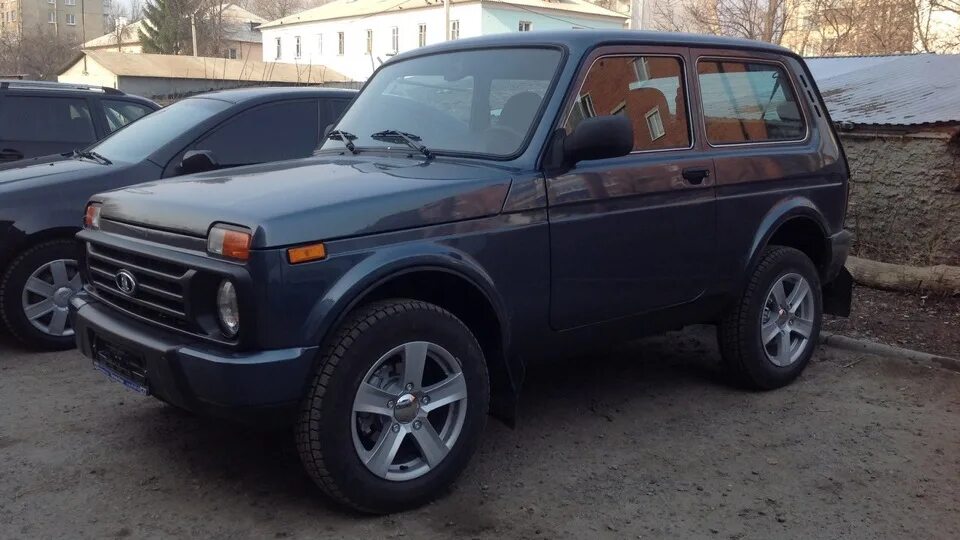 Нива тревел цвет несси фото АВТОВАЗ рассказал о европейской версии LADA 4x4 Мегалада - Продажа автомобилей л