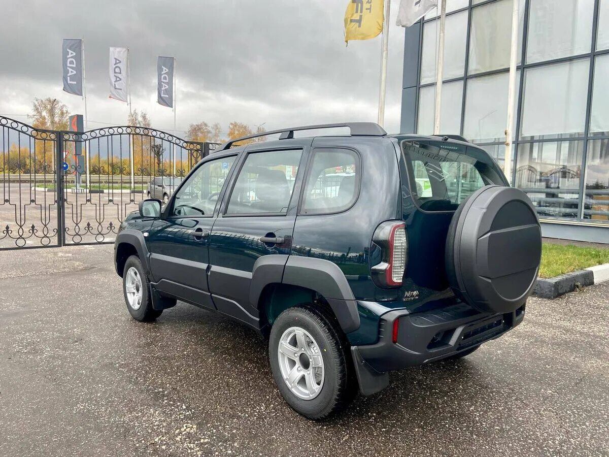 Нива тревел цвет несси фото Купить новый Lada (ВАЗ) Niva I Рестайлинг (Travel) 1.7 MT (80 л.с.) 4WD бензин м