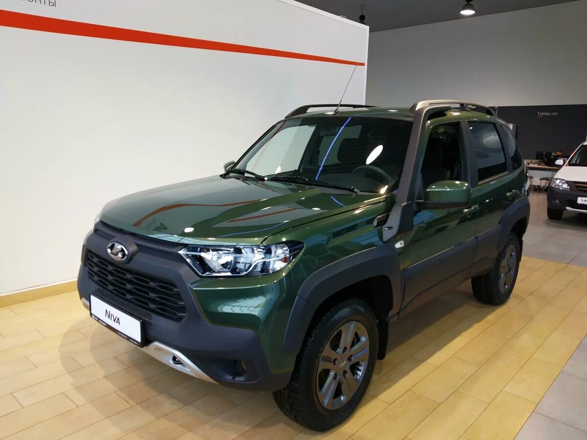 Нива тревел темно зеленого цвета фото Купить новый Lada (ВАЗ) Niva I Рестайлинг (Travel) 1.7 MT (80 л.с.) 4WD бензин м