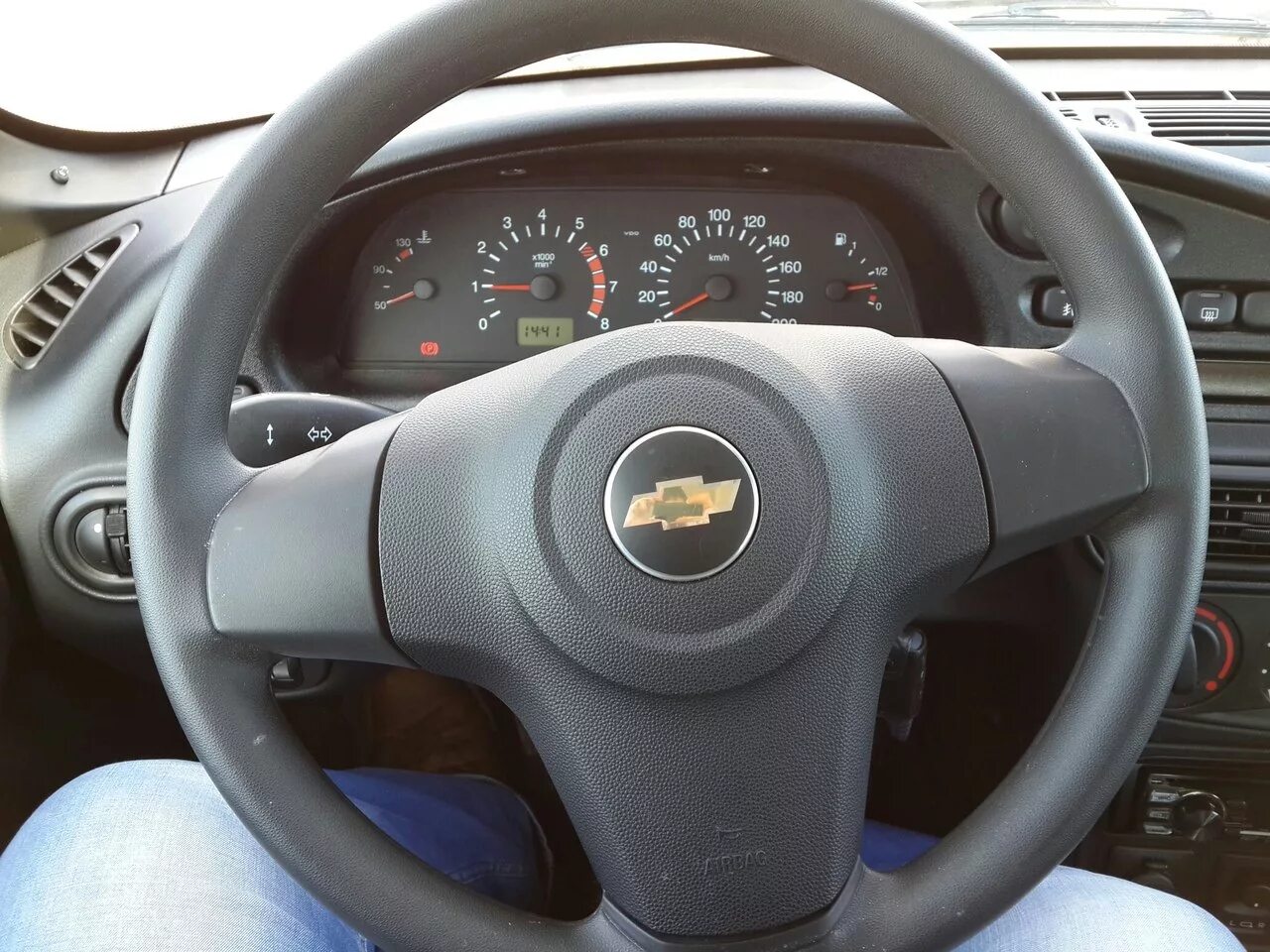 Нива тревел тюнинг руля Кожаная оплетка на руль. - Chevrolet Niva, 1,7 л, 2015 года стайлинг DRIVE2
