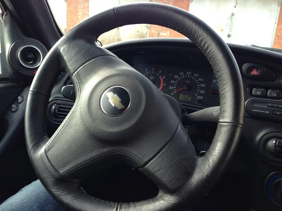 Нива тревел тюнинг руля Обшил подушку руля - Chevrolet Niva, 1,7 л, 2011 года стайлинг DRIVE2