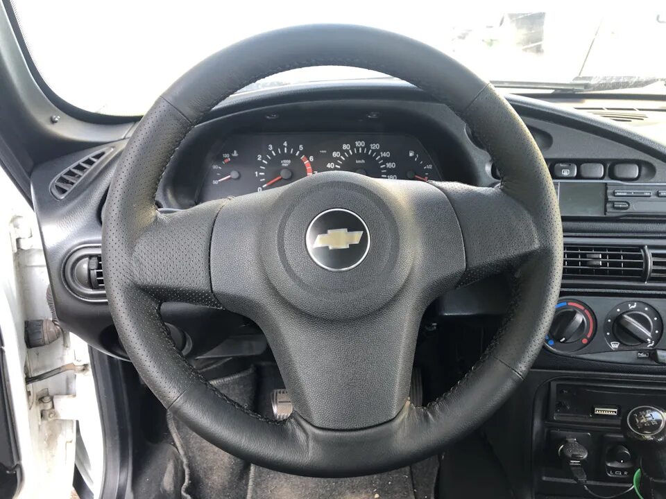 Нива тревел тюнинг руля Оплётка на руль - Chevrolet Niva GLX, 1,7 л, 2017 года стайлинг DRIVE2