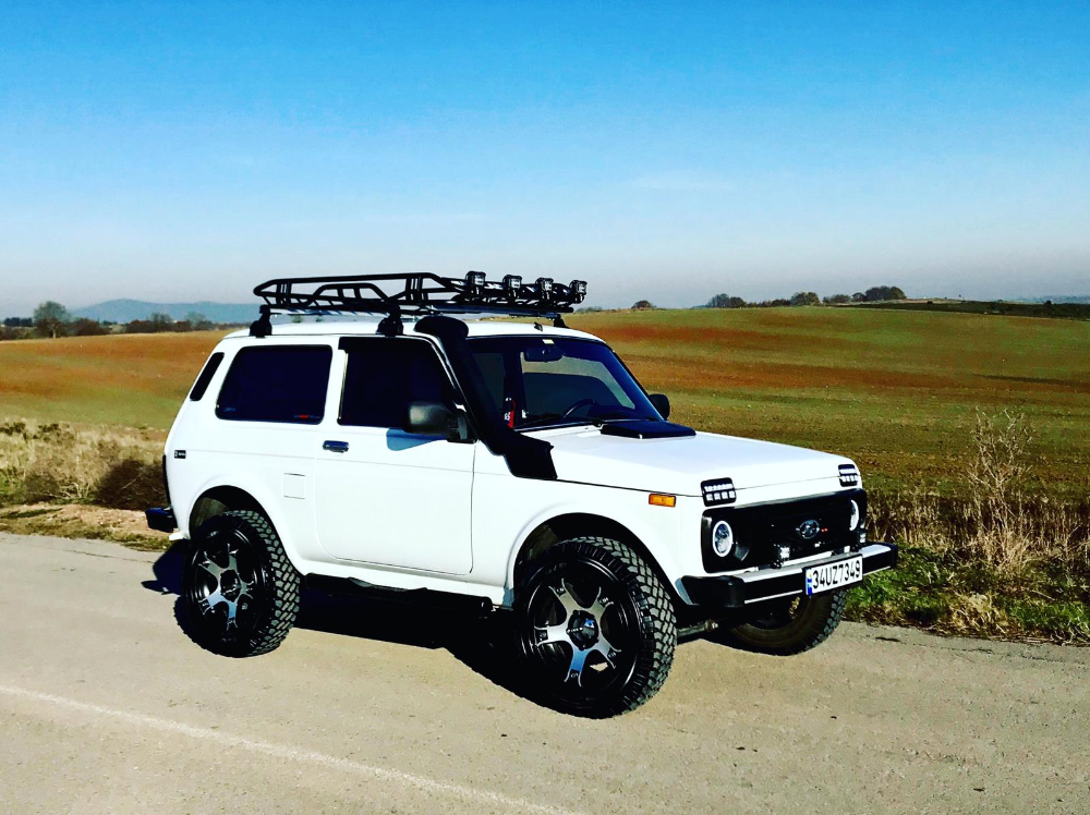 Нива тревел в обвесе тюнинг Lada Niva Off-Road Aksesuar seçenekleri arasında yer alan ve kamp malzemeleriniz