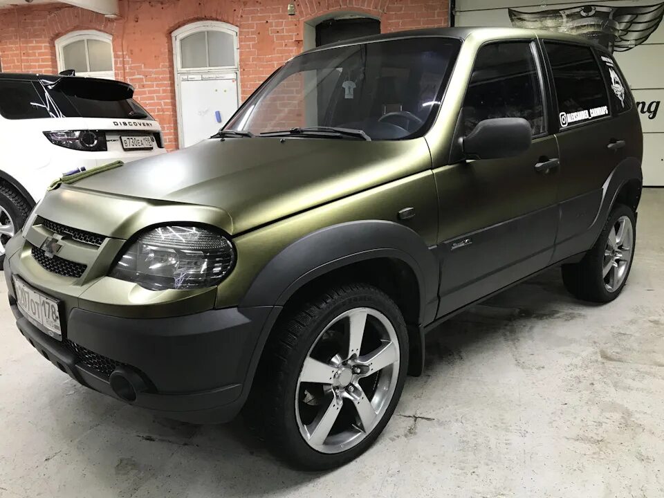 Нива тревел в пленке фото Обработка пленки. - Chevrolet Niva, 1,7 л, 2004 года аксессуары DRIVE2