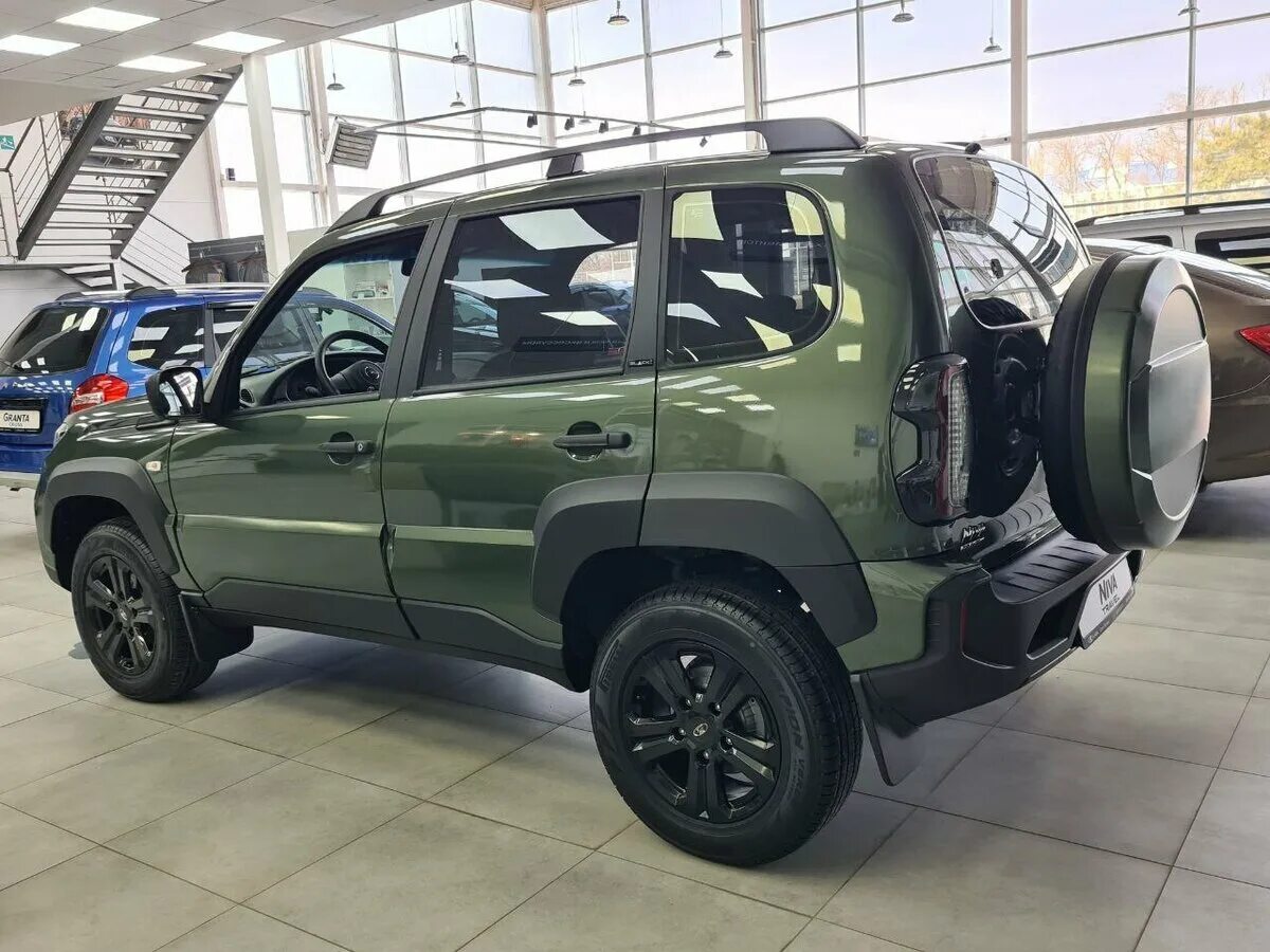 Нива тревел в пленке фото Купить новый Lada (ВАЗ) Niva I Рестайлинг (Travel) 1.7 MT (80 л.с.) 4WD бензин м