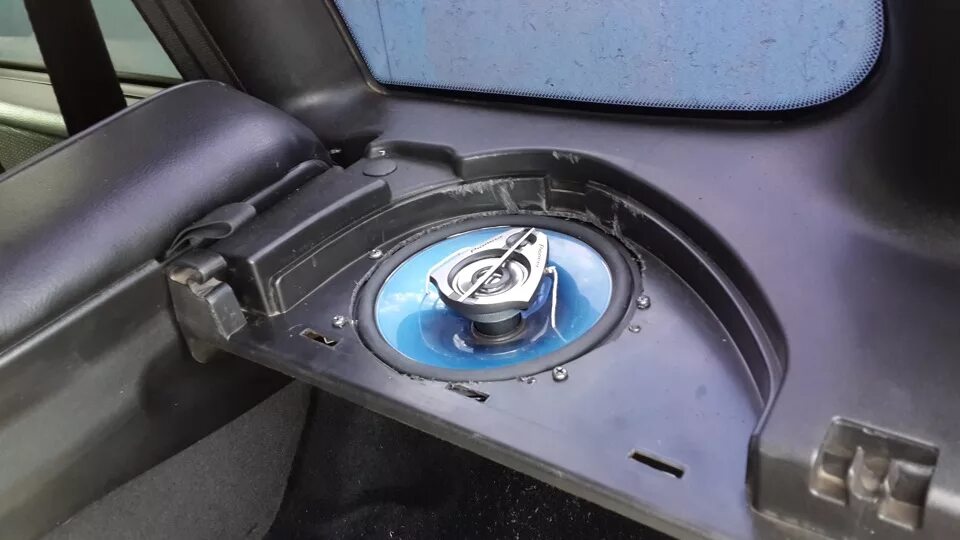 Нива тревел задние динамики подключение Установка колонок Pioneer TS-1639R на заднюю полку - Chevrolet Niva, 1,7 л, 2008