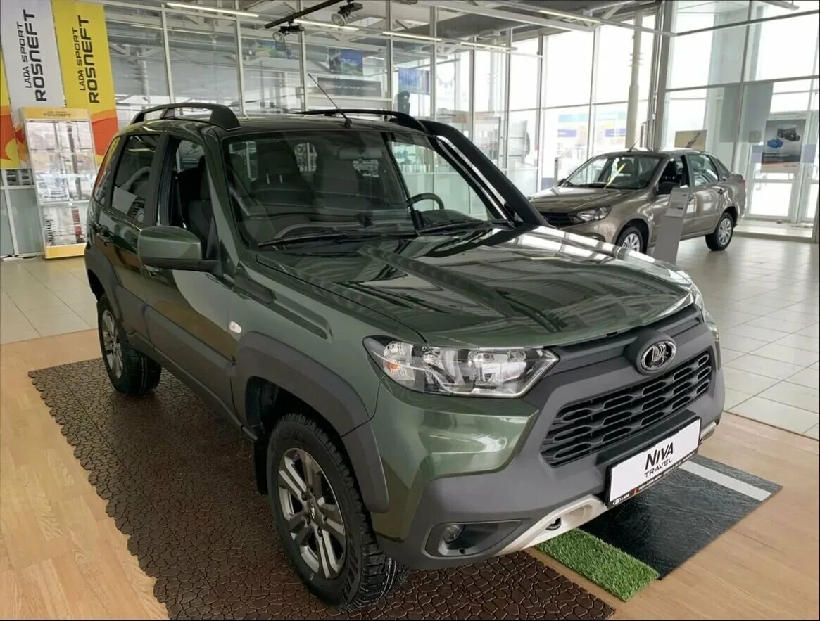Нива тревел зеленая фото Первая в России переделанная старая Chevrolet Niva в новую Lada Niva Travel! Сто