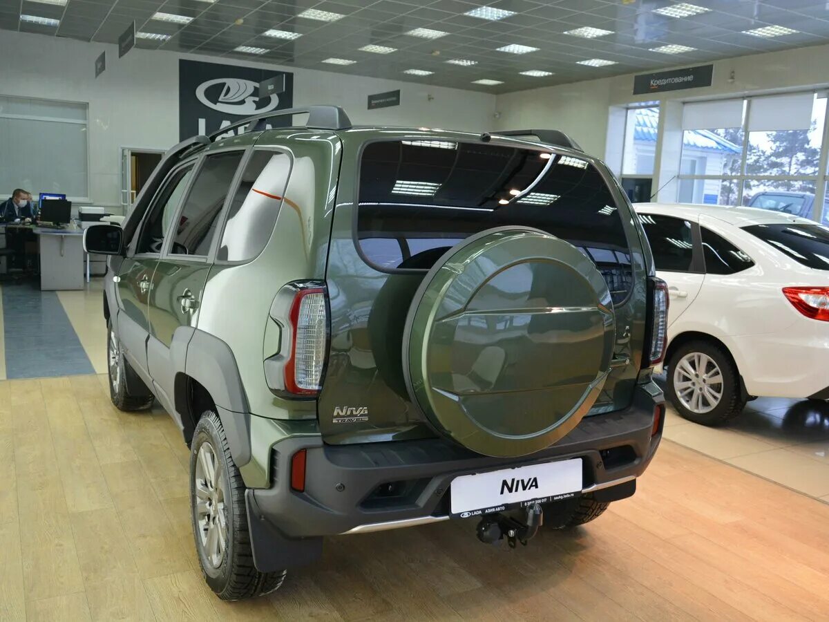 Нива тревел зеленая фото Купить новый Lada (ВАЗ) Niva I Рестайлинг (Travel) 1.7 MT (80 л.с.) 4WD бензин м
