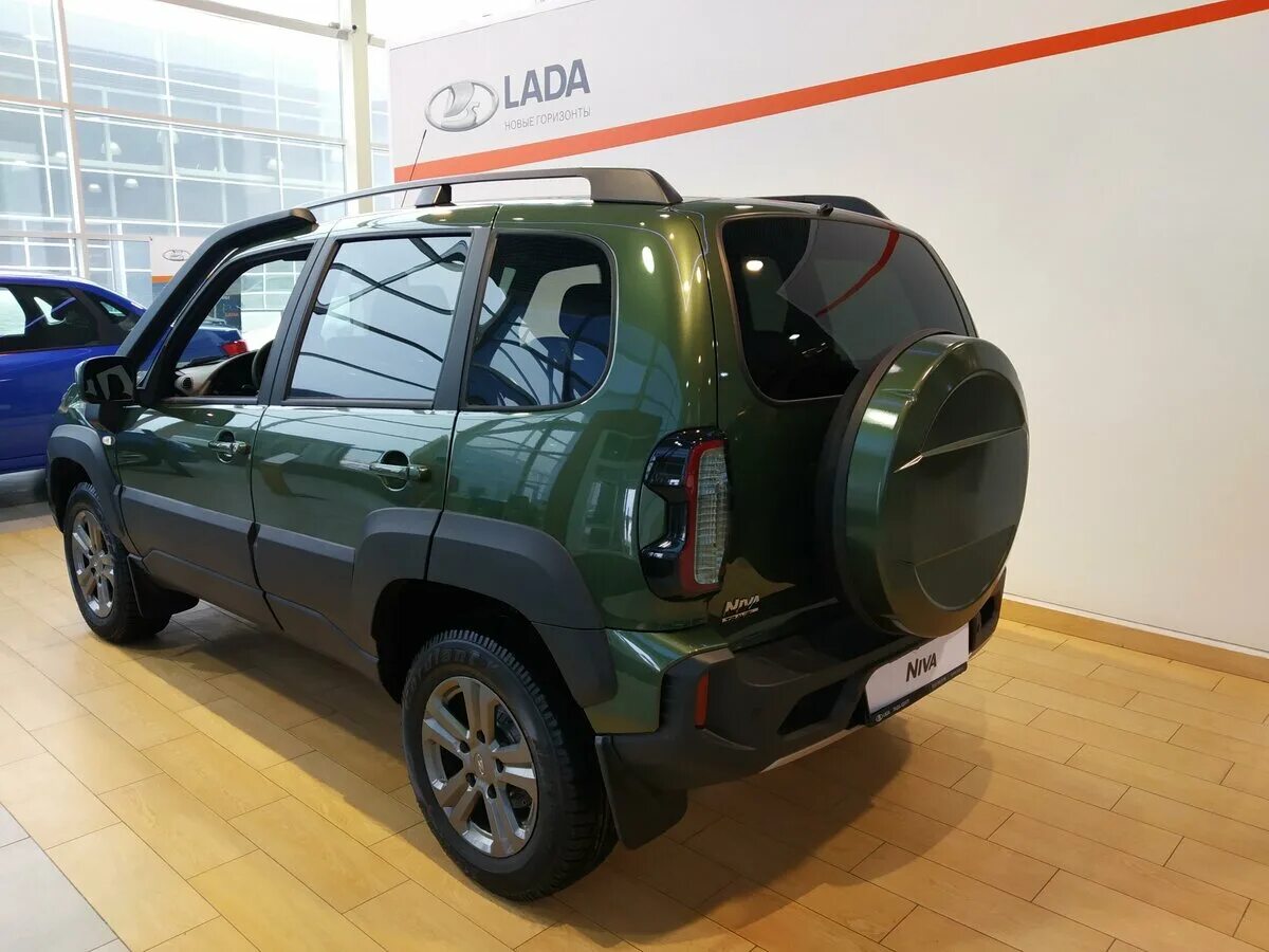 Нива тревел зеленого цвета фото Купить новый Lada (ВАЗ) Niva I Рестайлинг (Travel) 1.7 MT (80 л.с.) 4WD бензин м