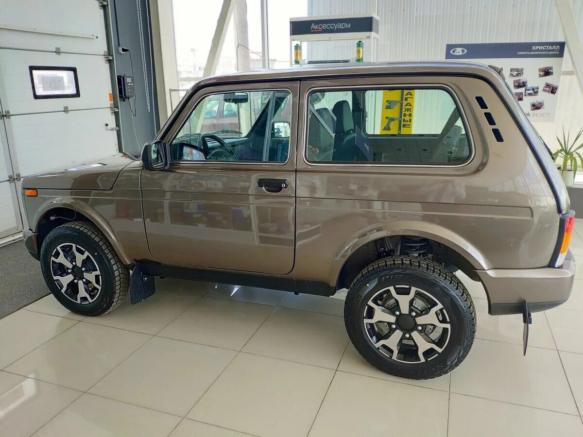 Нива тревел золотисто коричневая фото Купить новый Lada (ВАЗ) 2121 (4x4) I Рестайлинг 1.7 MT (83 л.с.) 4WD бензин меха