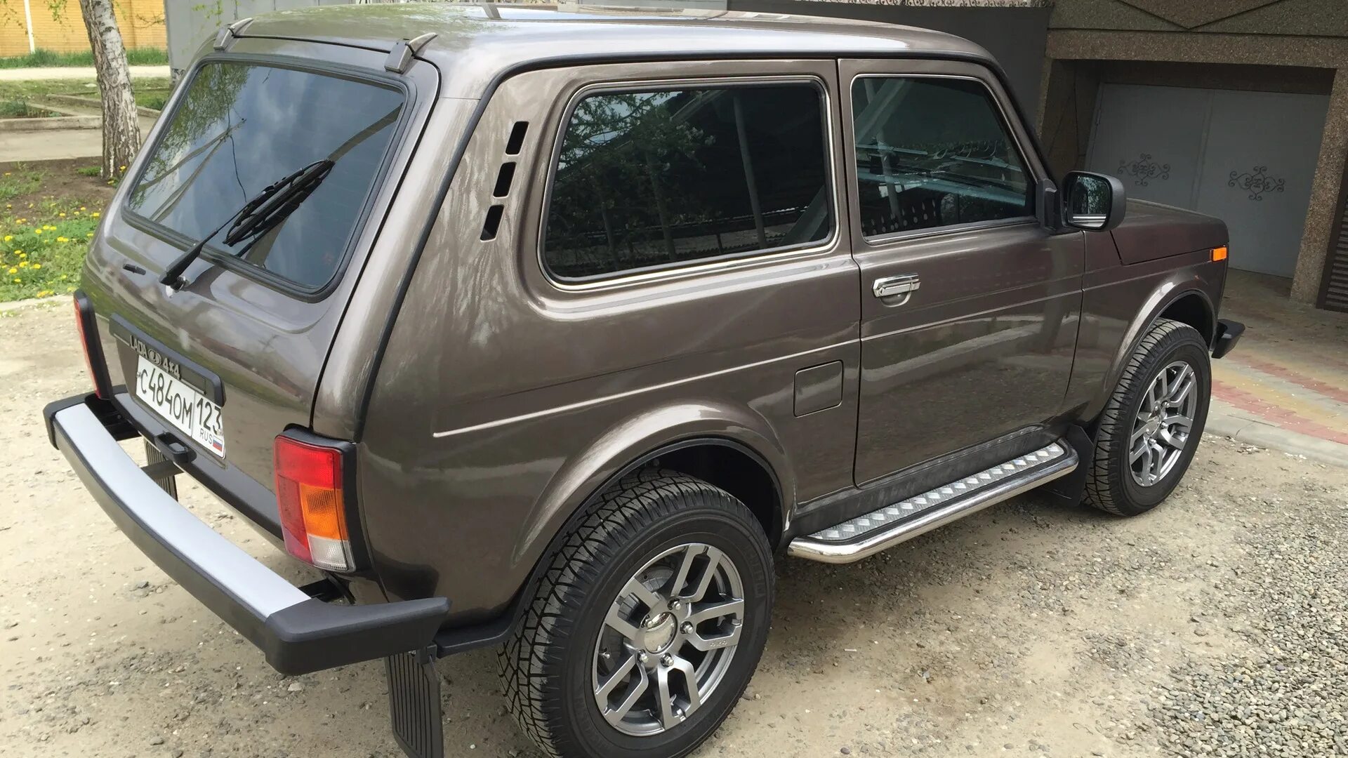Нива тревел золотисто коричневая фото Lada 4x4 3D 1.7 бензиновый 2014 Кориандр на DRIVE2
