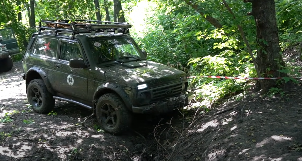 Нива трофи ул болдина 29 тула фото Niva Trophy против обычной модификации Chevrolet - заводской тюнинг рулит!
