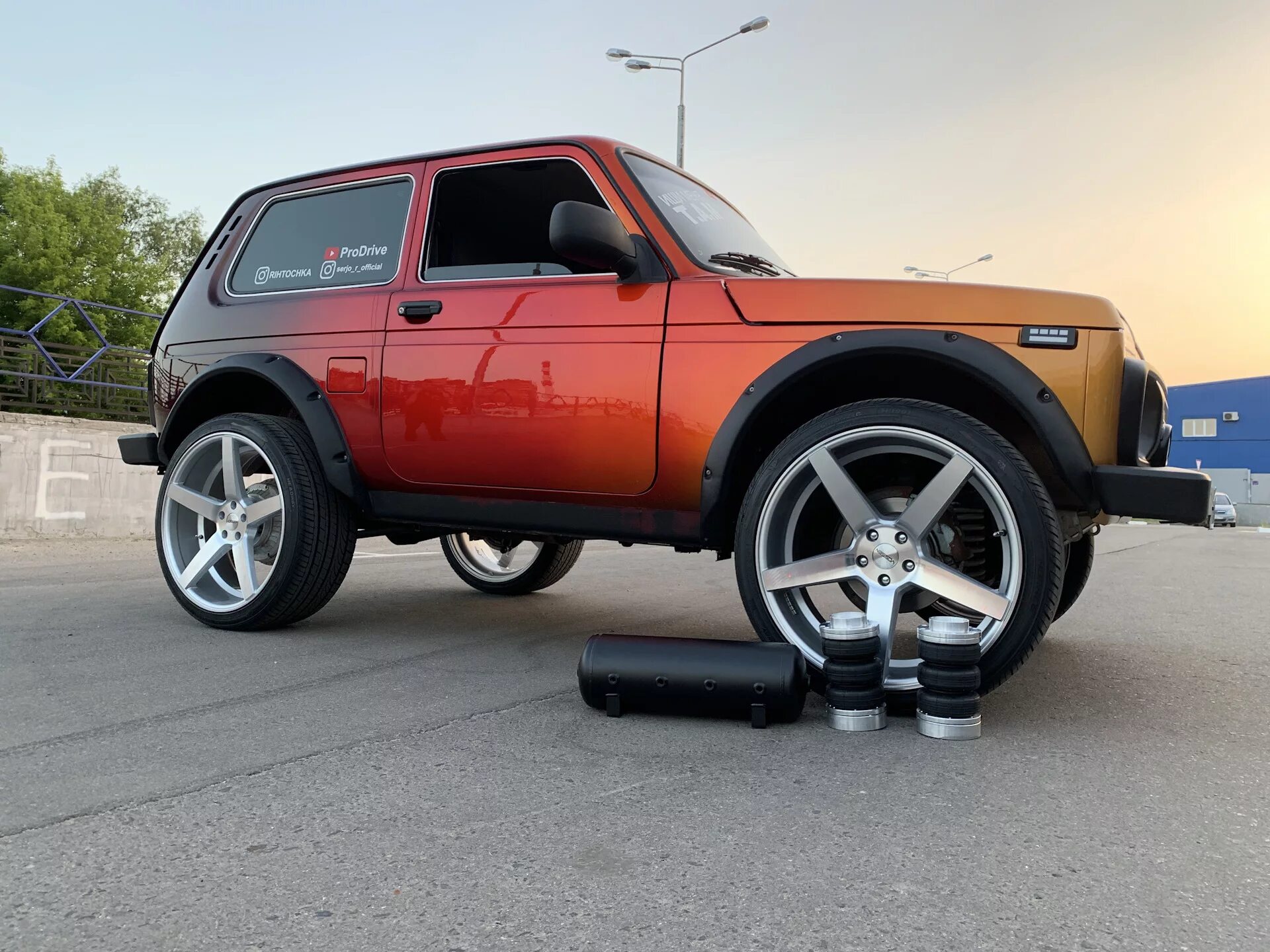 Нива тюнинг колеса Много звука в НИВУ! - Lada 4x4 3D, 1,7 л, 2018 года автозвук DRIVE2