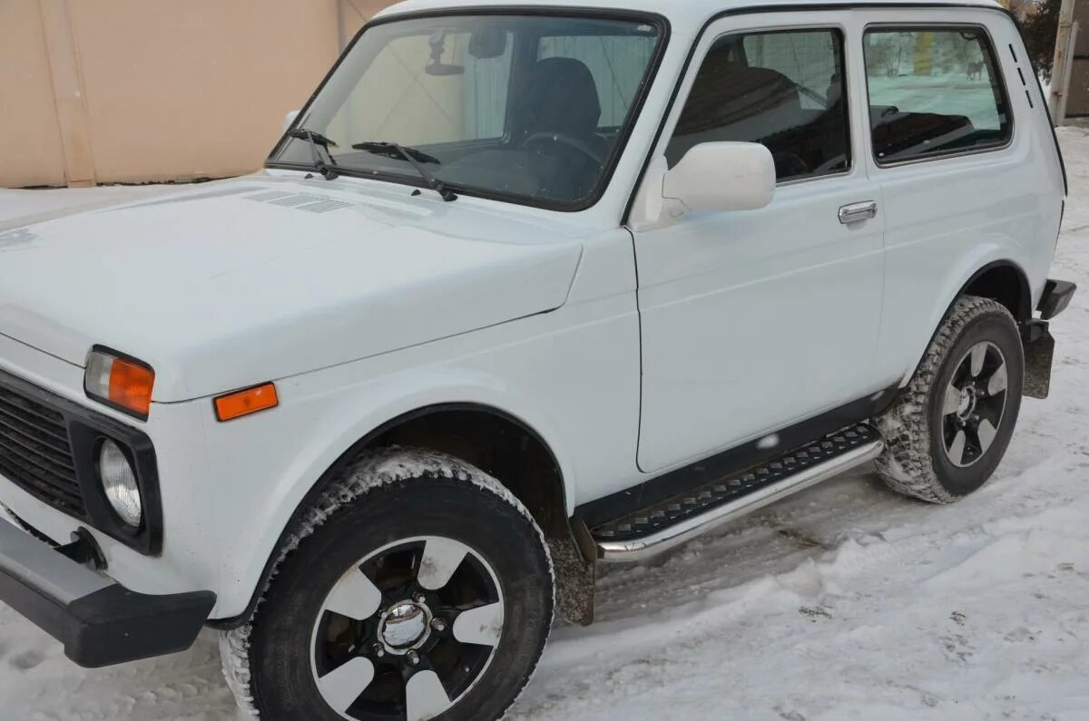 Нива тюнинг пороги Пороги с накладным листом для автомобиля LADA Niva 2121, Россия CVNV.21.41 .Купи