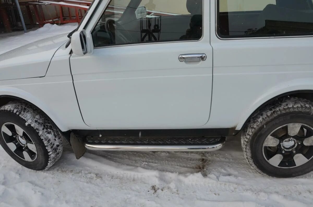 Нива тюнинг пороги Пороги с накладным листом для автомобиля LADA Niva 2121, Россия CVNV.21.41 .Купи