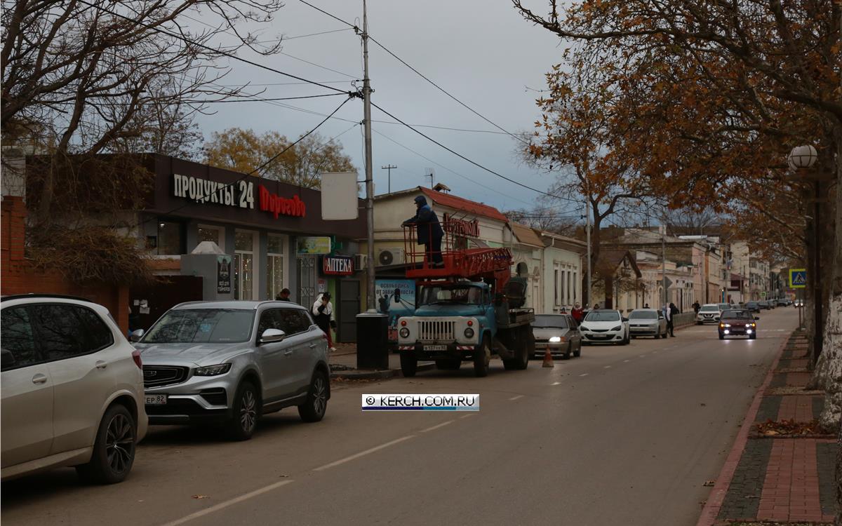 Нива ул пирогова 16 фото "Горсвет" украшает гирляндами улицу Пирогова (фото) 25.11.2024 Керчь - БезФормат