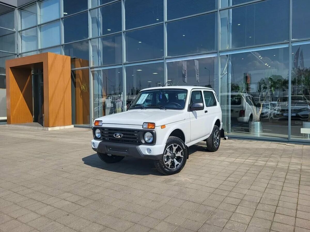 Нива урбан 2023 фото Купить новый Lada (ВАЗ) Niva Legend 2021-2024 Euro-2 1.7 MT (83 л.с.) 4WD бензин