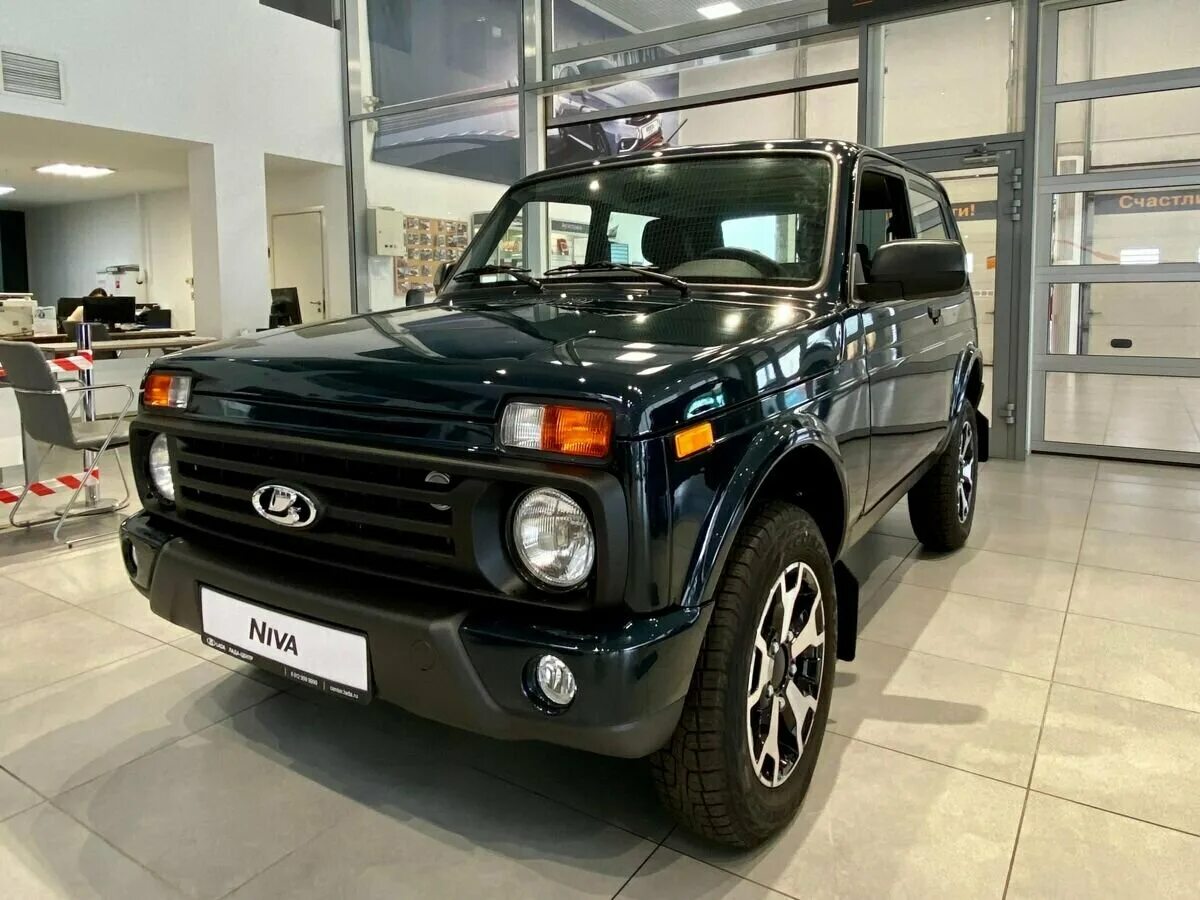 Нива урбан 2024 цена и комплектация фото Купить новый Lada (ВАЗ) Niva Legend 2021-2024 1.7 MT (83 л.с.) 4WD бензин механи